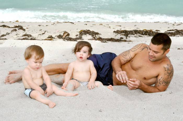 MIAMI - AUGUST 18:  In this handout image provided by Ricky Martin, Ricky Martin poses with his sons Valentino and Matteo on August 18, 2009 in Miami, Florida.  (Photo by Pablo Alfaro/Ricky Martin via Getty Images)