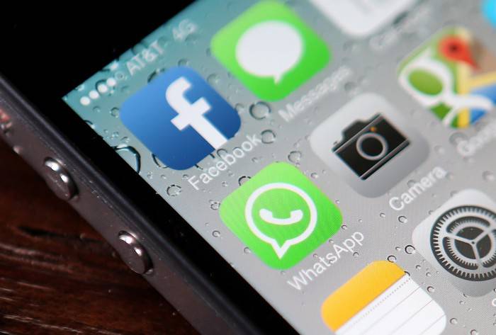 SAN FRANCISCO, CA - FEBRUARY 19:  The Facebook and WhatsApp app icons are displayed on an iPhone on February 19, 2014 in San Francisco City. Facebook Inc. announced that it will purchase smartphone-messaging app company WhatsApp Inc. for $19 billion in cash and stock.  (Photo illustration by Justin Sullivan/Getty Images)