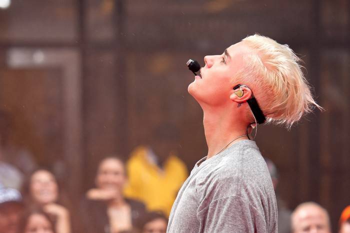 NEW YORK, NY - SEPTEMBER 10:  Justin Bieber performs on NBC's "Today" at Rockefeller Plaza on September 10, 2015 in New York City.  (Photo by D Dipasupil/Getty Images)