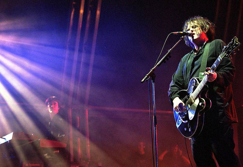 380749 10: Robert Smith of the rock band "The Cure" performs on stage at the Livid Festival October 21, 2000 in Brisbane, Australia. (Photo by Liam Nicholls/Newsmakers)