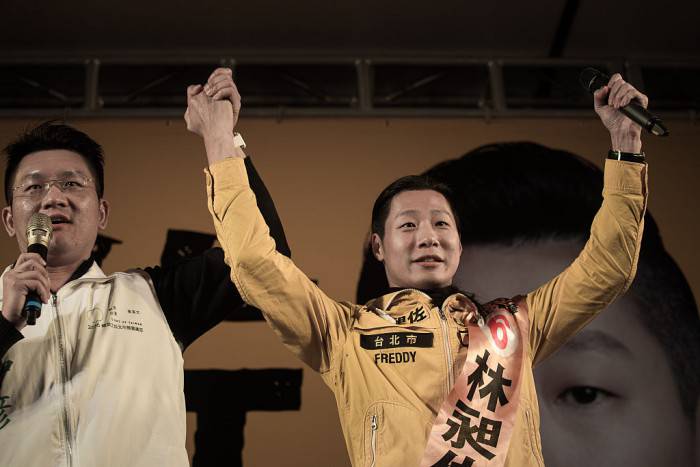 Freddy Lim (R), a candidate from the New Power Party and singer of Chthonic - one of Asia's biggest death metal bands - attends an election rally in Taipei on January 14, 2016.  Voters in Taiwan are set to elect a Beijing-sceptic president as they take the latest step in a dramatic democratic journey, carving their own political path against China's wishes. AFP PHOTO / Philippe Lopez / AFP / PHILIPPE LOPEZ        (Photo credit should read PHILIPPE LOPEZ/AFP/Getty Images)