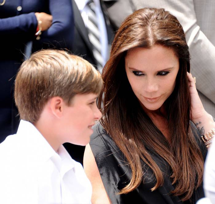 LOS ANGELES, CA - MAY 23:  Singer Victoria Beckham (R) and her son Brooklyn Beckham appear at Simon Fuller's Hollywood Walk of Fame star presentation ceremony at Hollywood & Vine on May 23, 2011 in Los Angeles, California.  (Photo by Kevin Winter/Getty Images)