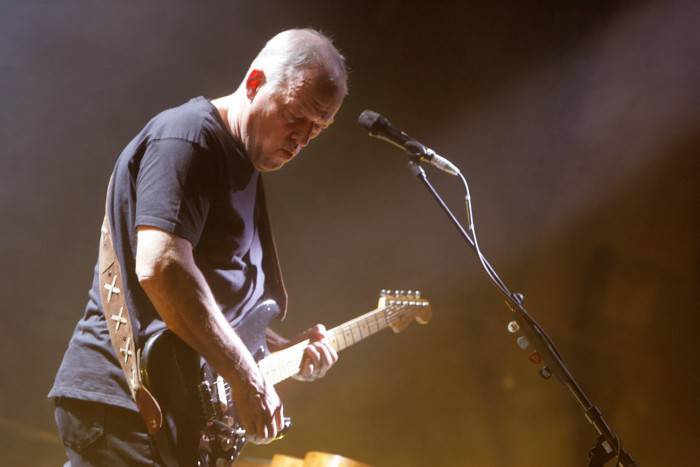 Paris, FRANCE:  Former Pink Floyd British leader David Gilmour performs, 15 March 2006 in Paris, on the stage of the Grand Rex music Hall. AFP PHOTO PIERRE ANDRIEU  (Photo credit should read PIERRE ANDRIEU/AFP/Getty Images)