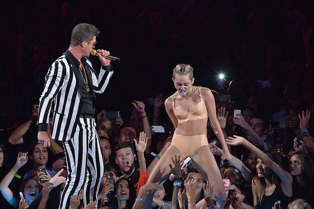 NEW YORK, NY - AUGUST 25:  Robin Thicke and Miley Cyrus (R) perform onstage during the 2013 MTV Video Music Awards at the Barclays Center on August 25, 2013 in the Brooklyn borough of New York City.  (Photo by Rick Diamond/Getty Images for MTV)