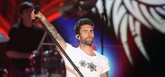 moglie adam levine