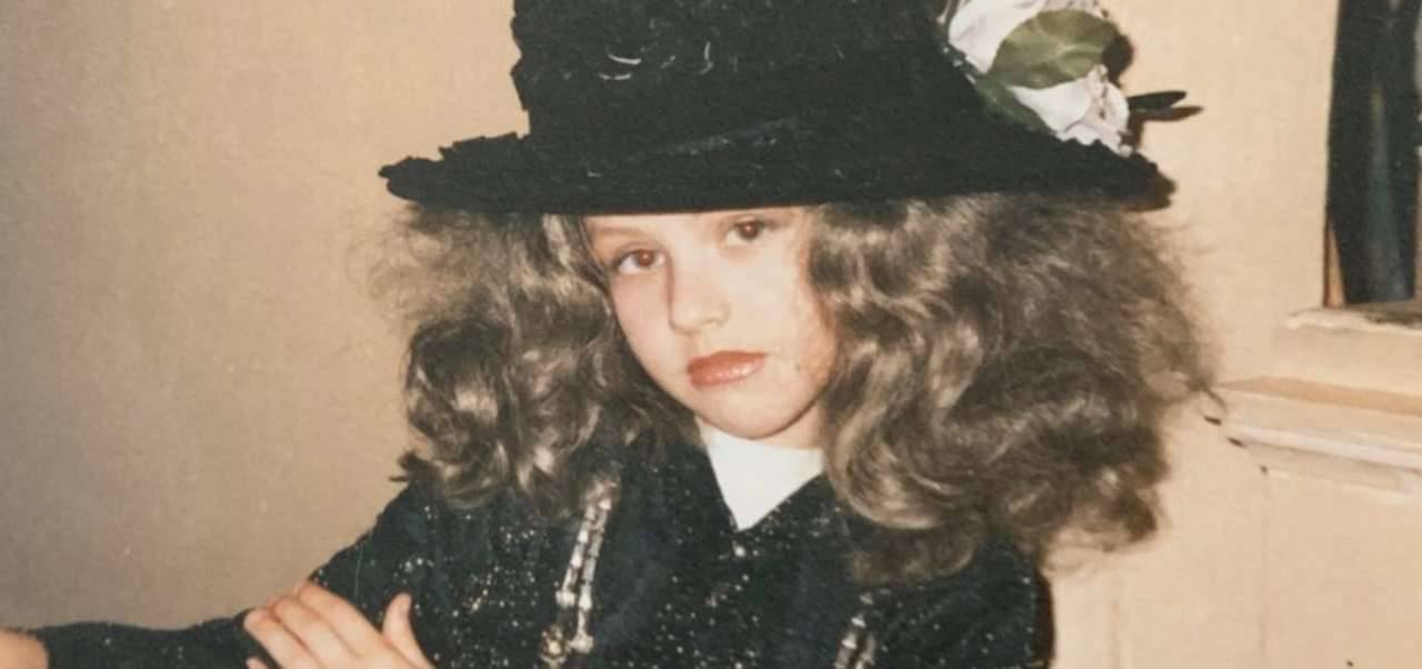 ¿Reconoces al cantante de la foto?  Tiene una voz loca