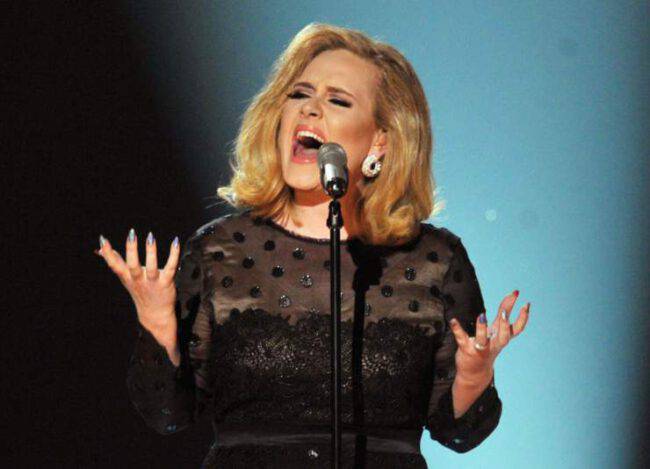 adele accuse covid