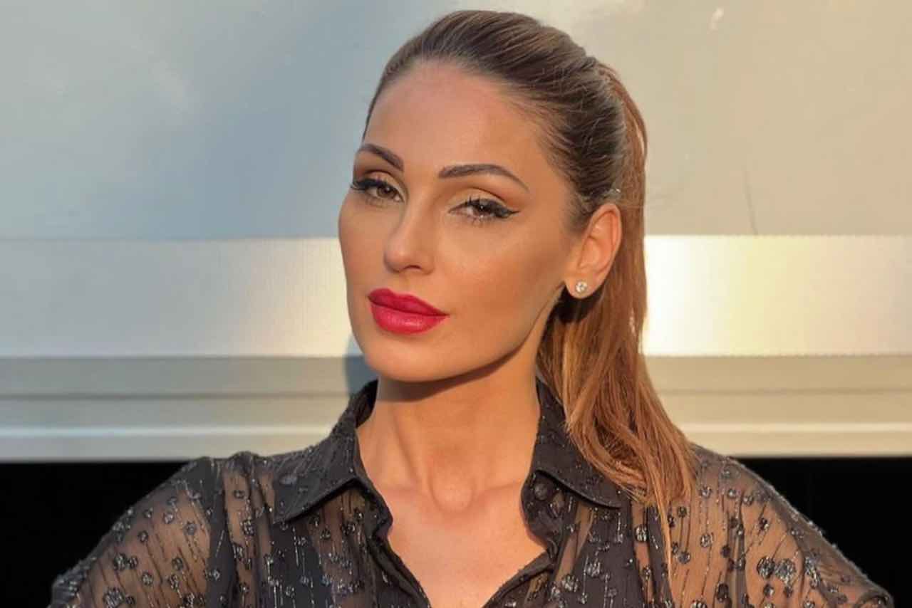 Anna Tatangelo reggiseno