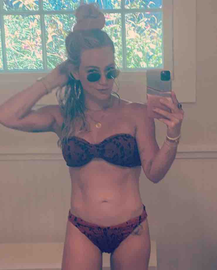 bikini Hilary duff