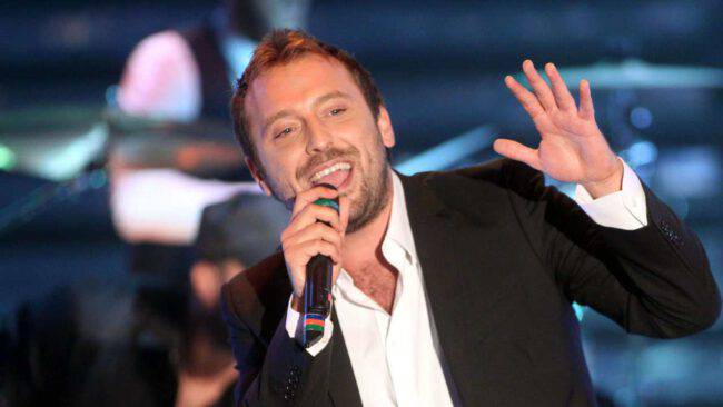 cesare cremonini social