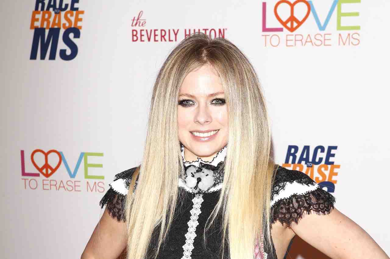 Avril Lavigne anello