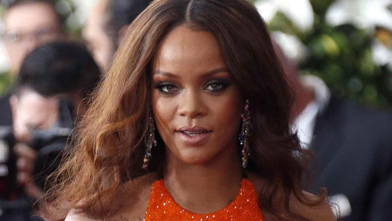 rihanna senza trucco