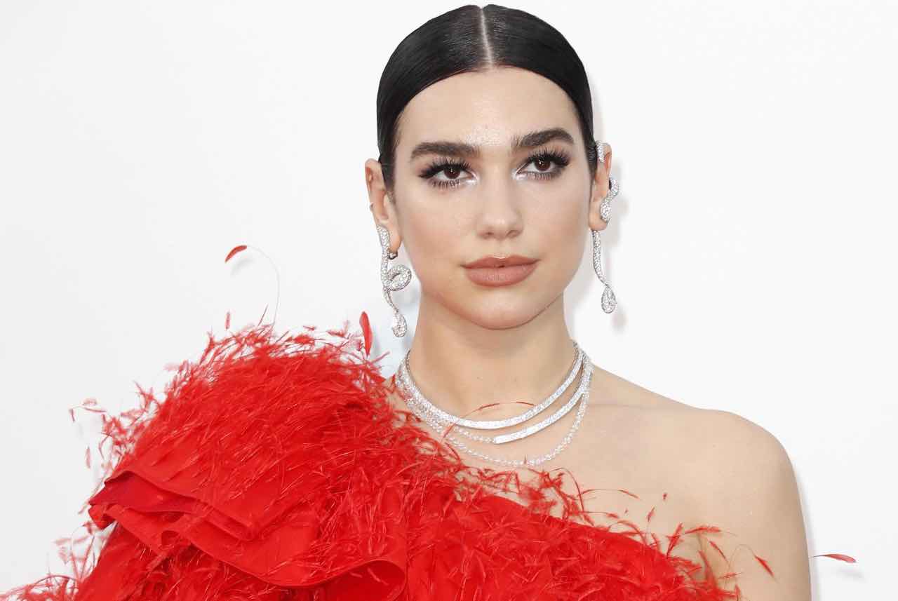 dua lipa reggiseno