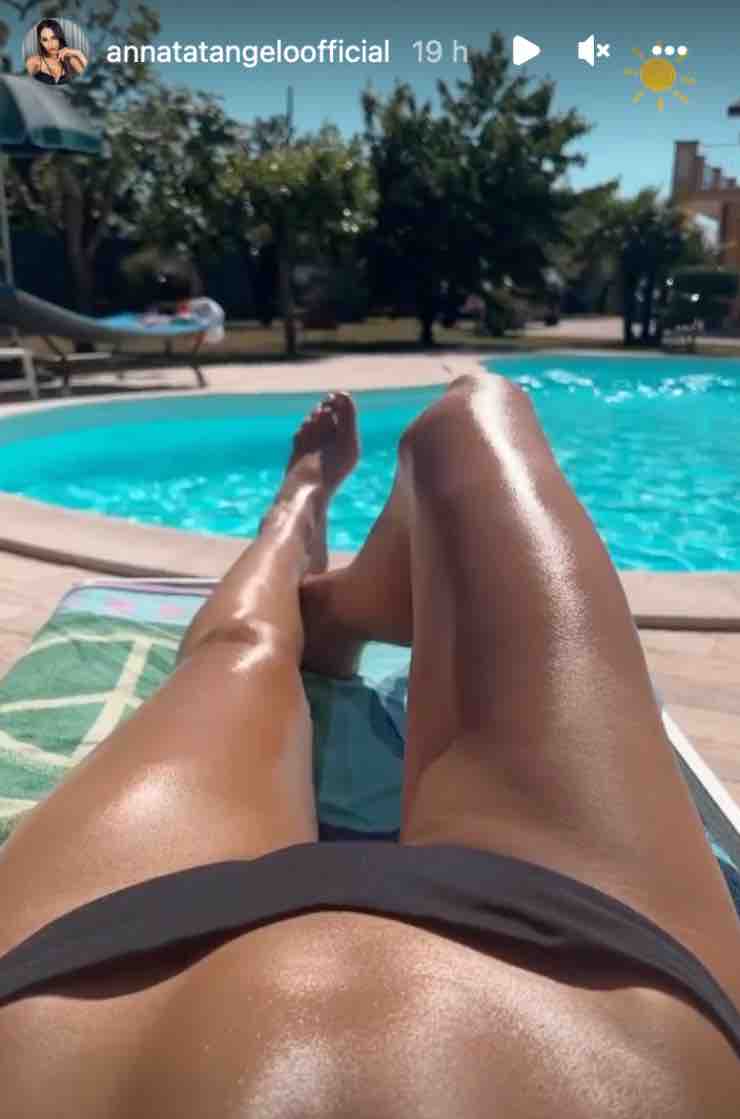 bikini Anna Tatangelo