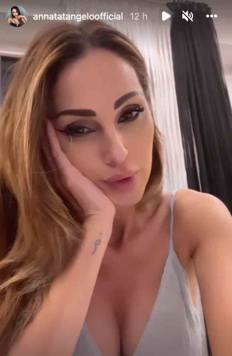 curve Anna Tatangelo