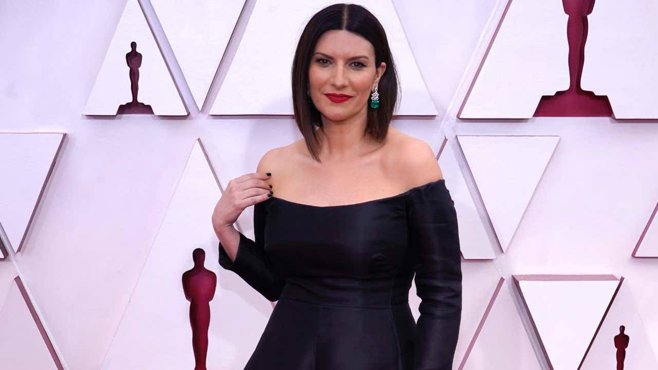 Laura Pausini costume