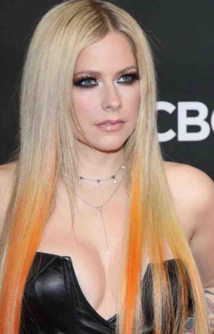 scollatura avril lavigne