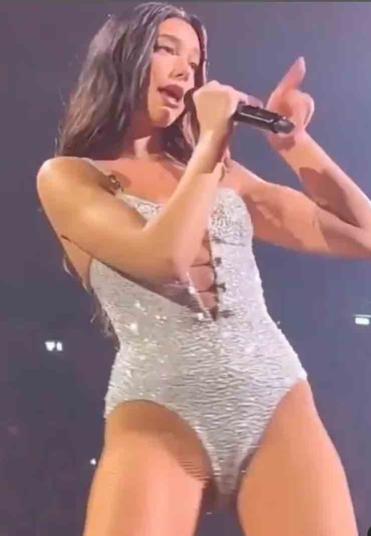 body Dua Lipa