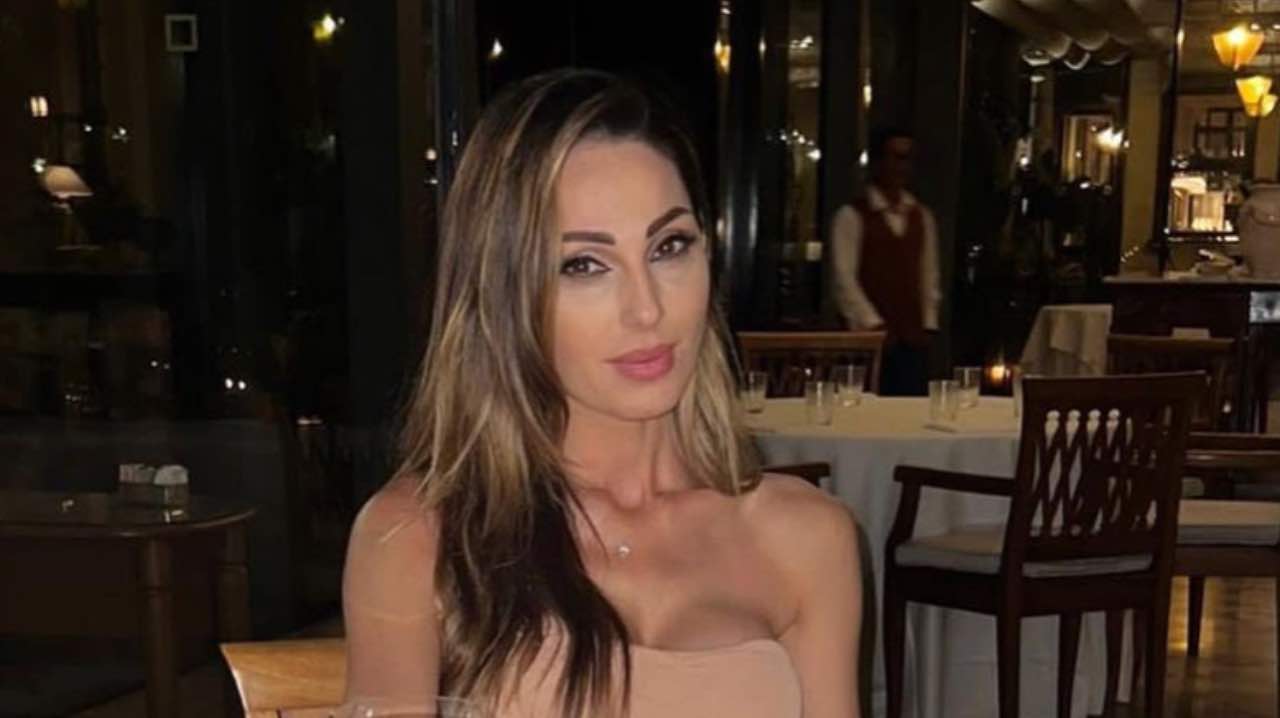Anna Tatangelo curve