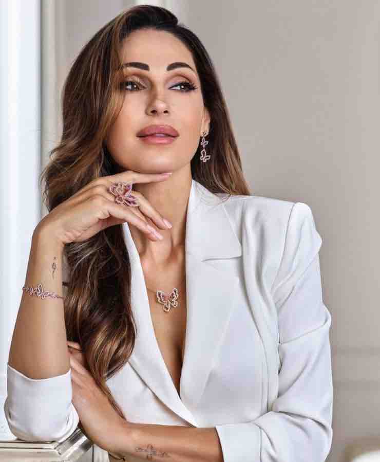 look Anna Tatangelo