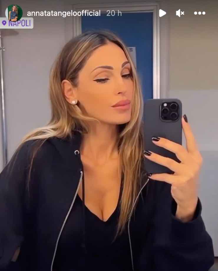 felpa Anna Tatangelo 