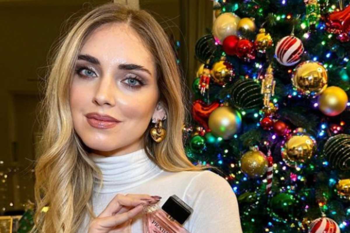 Chiara Ferragni sotto l'albero