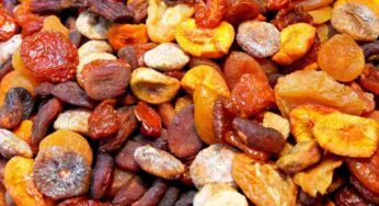 Questa frutta secca aiuta a rallentare l’invecchiamento e supera le uova in proteine (non sono né noci, né mandorle)